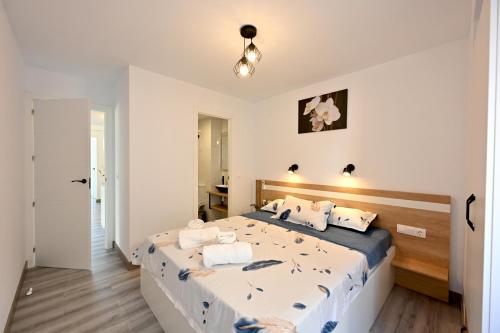a bedroom with a large bed in a room at LEMON GARDEN Playa in Puerto de Sagunto