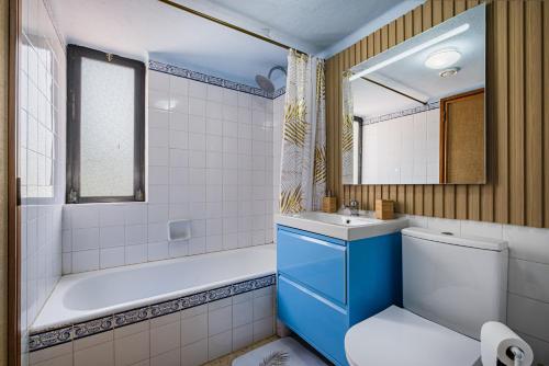 Mika Beach Apartment by Dreamplaces