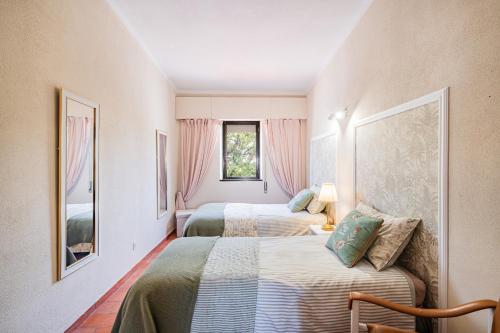 Mika Beach Apartment by Dreamplaces