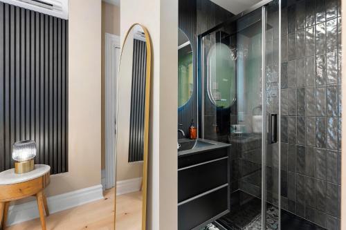 a bathroom with a sink and a shower at Manoir de la Tour - Par Aneyro in Quebec City