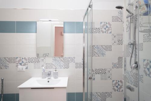 a bathroom with a sink and a shower at La Dimora Di Segesta in Calatafimi