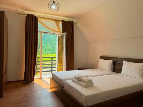 a bedroom with a bed and a large window at Lagusheda in Nashtkoli
