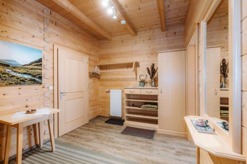 a cabin bathroom with wooden walls and wooden floors at Appartement Seppenbauer - Seppenbauerhof, Kärnten Card inklusive, Ticket Großglockner Hochalpenstraße in Heiligenblut