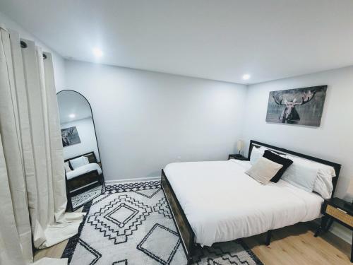 a bedroom with a white bed and a mirror at Lake Luxe in Lake Ariel