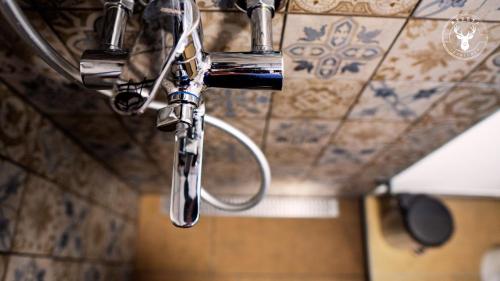 a close up of a metal object hanging from a ceiling at Rezéti vendégház in Pörböly