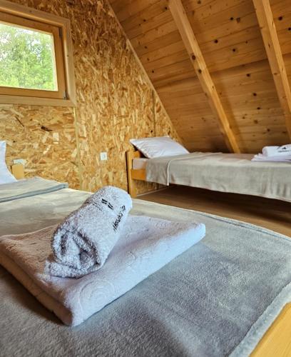 a room with two beds in a log cabin at Vikendice Una i Andrea in Bileća