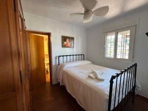 a bedroom with a bed and a ceiling fan at Casa Rural Villa María 2061 in Torrox