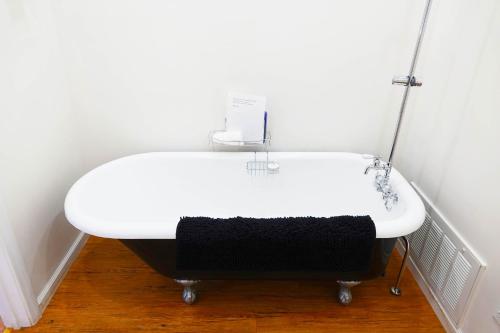 a bath tub in a corner of a room at Pine Hills Cabin in Julian in Julian