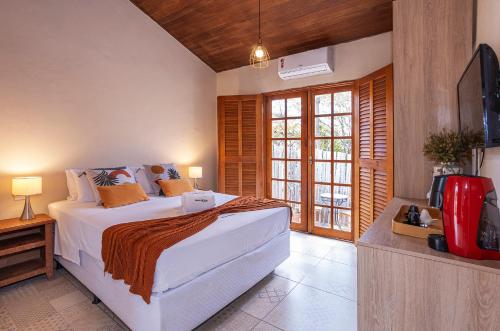 a bedroom with a bed and a television in it at Pousada Vereda da Serra in Pirenópolis
