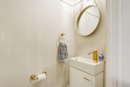 a bathroom with a sink and a mirror at JstLikeHome - Central Suite in Ottawa