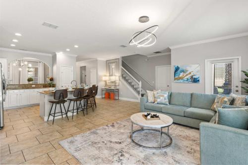 Upstay-Solterra Home with Private Pool & Hot Tub photo 3