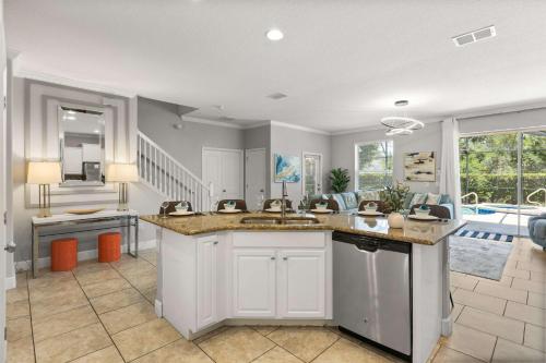 Upstay-Solterra Home with Private Pool & Hot Tub photo 15