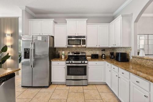 Upstay-Solterra Home with Private Pool & Hot Tub photo 16