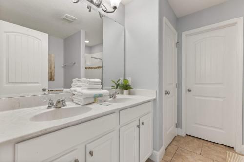 Upstay-Solterra Home with Private Pool & Hot Tub photo 31