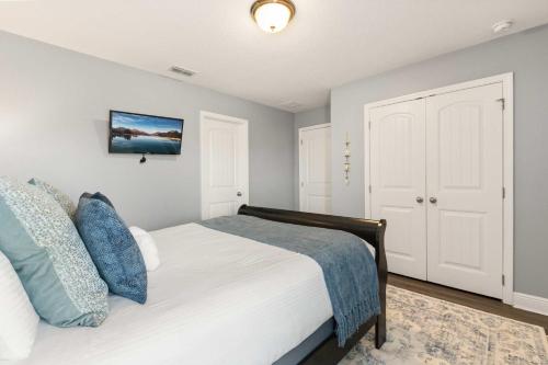 Upstay-Solterra Home with Private Pool & Hot Tub photo 35
