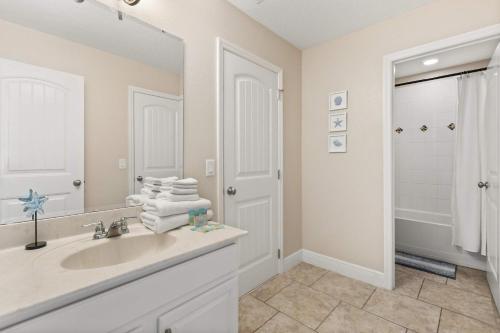 Upstay-Solterra Home with Private Pool & Hot Tub photo 36