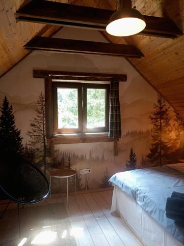 a bedroom with a mountain mural on the wall at Domek Przyjacielówka Miejsce Ciszy Czarna Góra Sienna Janowa Góra in Stronie Śląskie