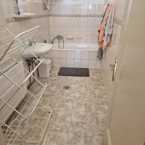 a bathroom with a sink and a bath tub at Samu lakóház in Balatonberény