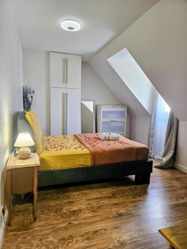 a bedroom with a bed in a attic at Maison Romantique entre deux fleuves chez l'habitant in Montereau-Fault-Yonne