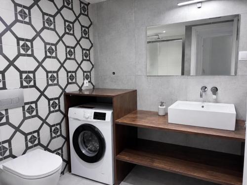 Modern 1 Bedroom Apartment, Buka Hospitality
