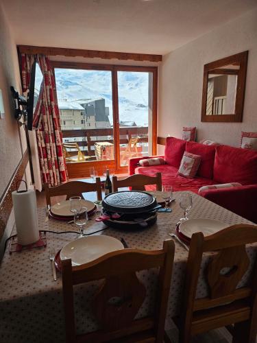 Balcony with a view - Ski In and Ski Out by White House
