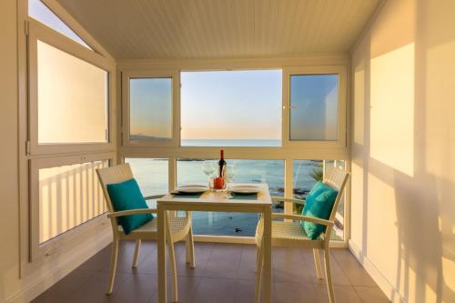 Living Las Canteras Homes - BEACHFRONT LOVE STORY
