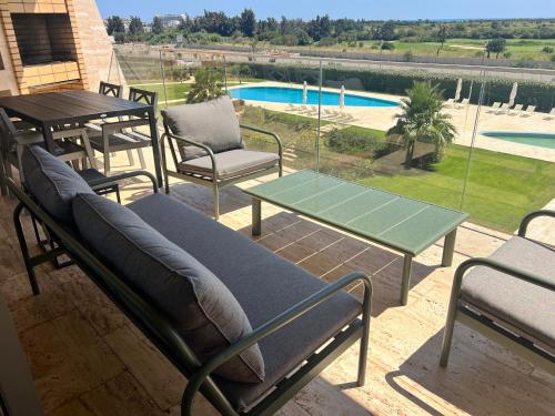 Gorgeous apartment with pools and golf court view