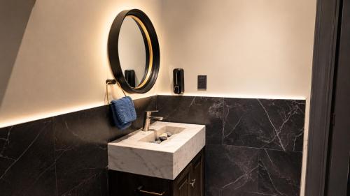 a bathroom with a sink and a mirror at Hotel Boutique Piedra & Altura in San Juan Teotihuacán