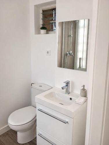 Luxury renovated apartment with terrace in Madrid photo 26