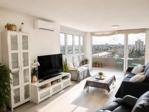 Luxury renovated apartment with terrace in Madrid photo 6
