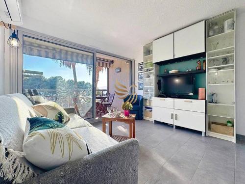 CapRaphéa T2 with seaview,balcony,parking,AC,WIFI.