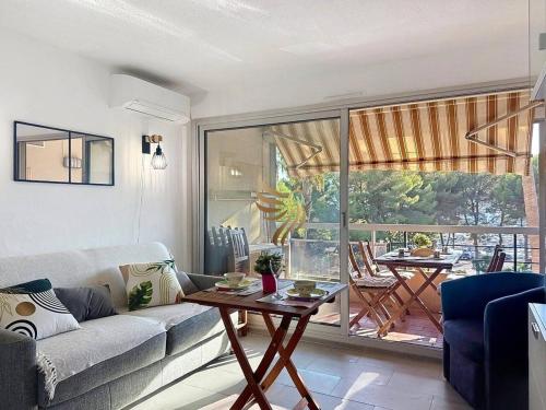 CapRaphéa T2 with seaview,balcony,parking,AC,WIFI.