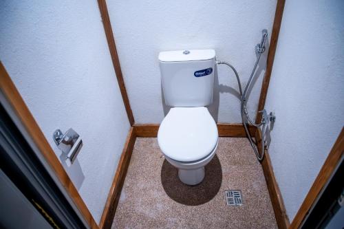 a bathroom with a white toilet in a stall at Beds Hostel in Gjirokastër