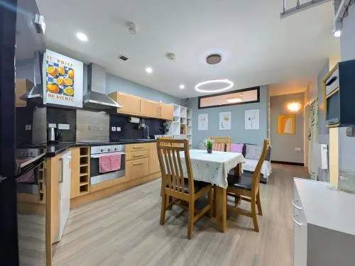 Cosy 2-Bed Free Parking, Near Etihad & City Centre photo 1