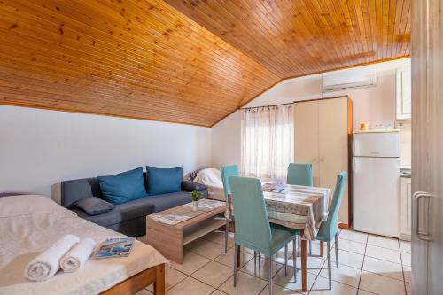 Studio Apartment Iva Rijeka Suburbs - Happy Rentals