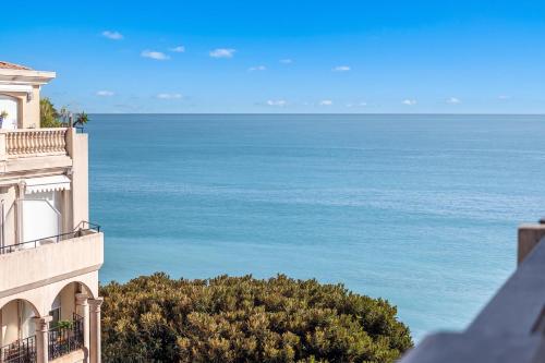 Victoria Bergamote Attic with Terrace and Sea View - Happy Rentals