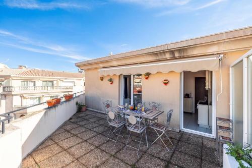 Victoria Bergamote Attic with Terrace and Sea View - Happy Rentals