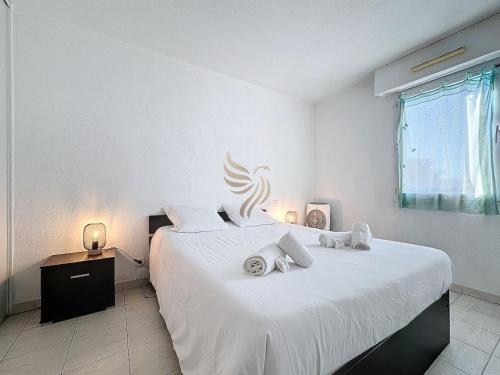 T2,garage,AC,swimming pool,750 m from the beach.