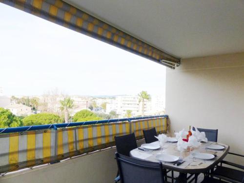 T2,garage,AC,swimming pool,750 m from the beach.