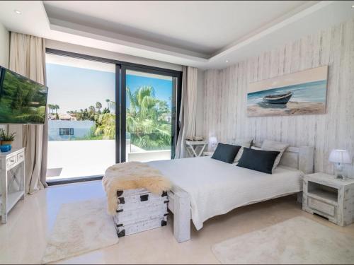 Atalaya Golf Area Marbella Modern Villa