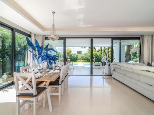 Atalaya Golf Area Marbella Modern Villa