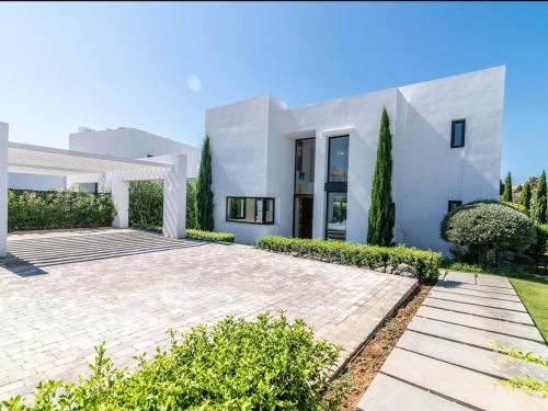 Atalaya Golf Area Marbella Modern Villa