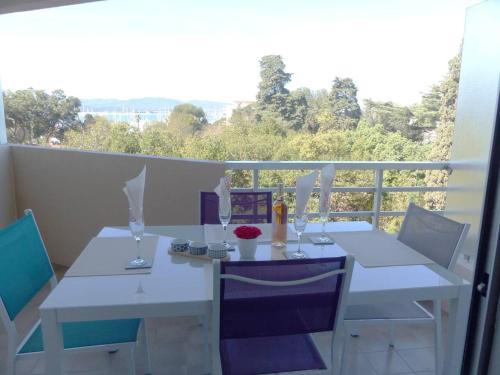 Apart 4 p, sea view, terraces, swimming pool, A/C