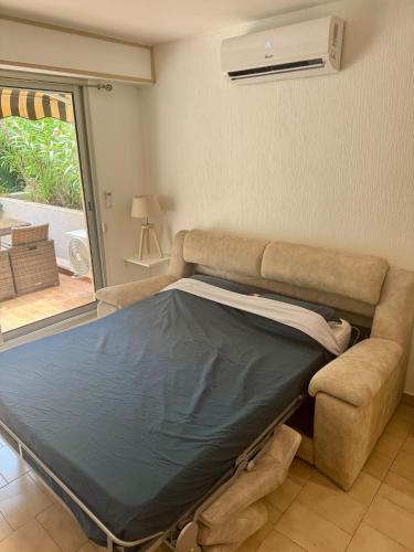 Studio avec terrasse, 150m de la plage