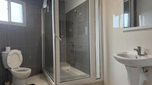 a bathroom with a shower and a toilet and a sink at RESIDENCE ADSL Studio BOUYGUES in Dakar