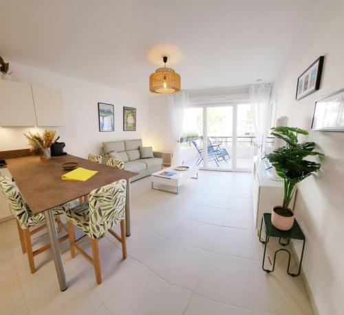T2 Evasion Azur-4p 150m from t/sea, terrace, park.