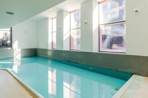 Stylish Open-Plan Flat with Swimming Pool by HostWise