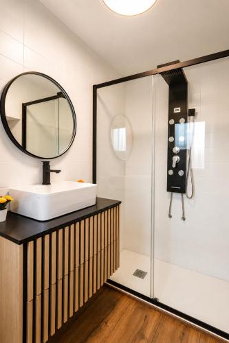 a bathroom with a sink and a mirror at Rivera de Poulo in Ordes