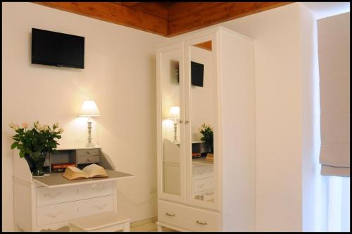 a white cabinet with a mirror in a room at B&B Al Vecchio Borgo in Barletta