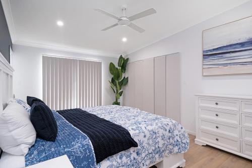 a bedroom with a bed and a ceiling fan at Zilzie Beach House in Zilzie